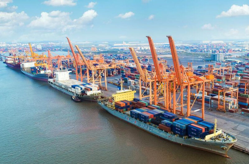 Khái niệm và chức năng của bến cảng 5 Bến cảng là nơi neo đậu, thực hiện các hoạt động bốc dỡ hàng hóa