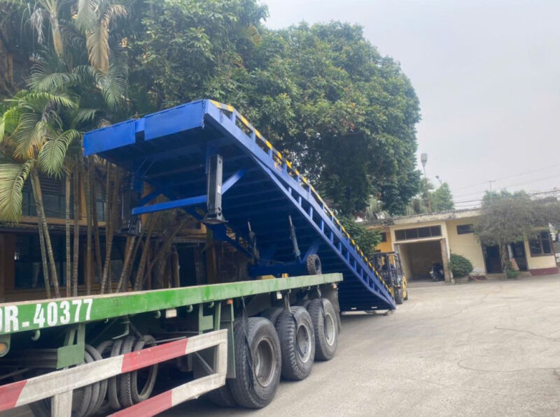 Công cụ xếp dỡ container hiệu quả trong cảng 4 Cầu dẫn là giải pháp lý tưởng cho các khu vực có lưu lượng xếp dỡ hàng hóa container lớn