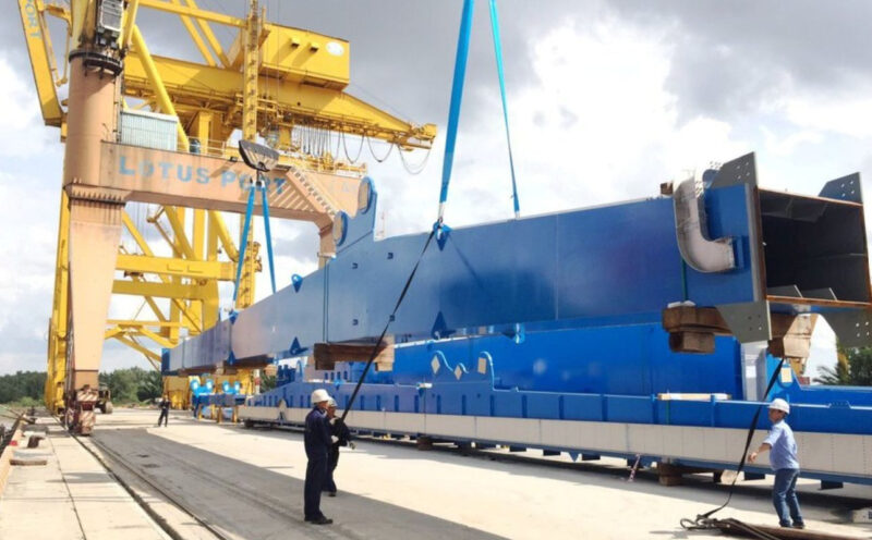 Công cụ xếp dỡ container hiệu quả trong cảng 6 Người vận hành cần được đào tao bài bản khi sử dụng các công cụ xếp dỡ