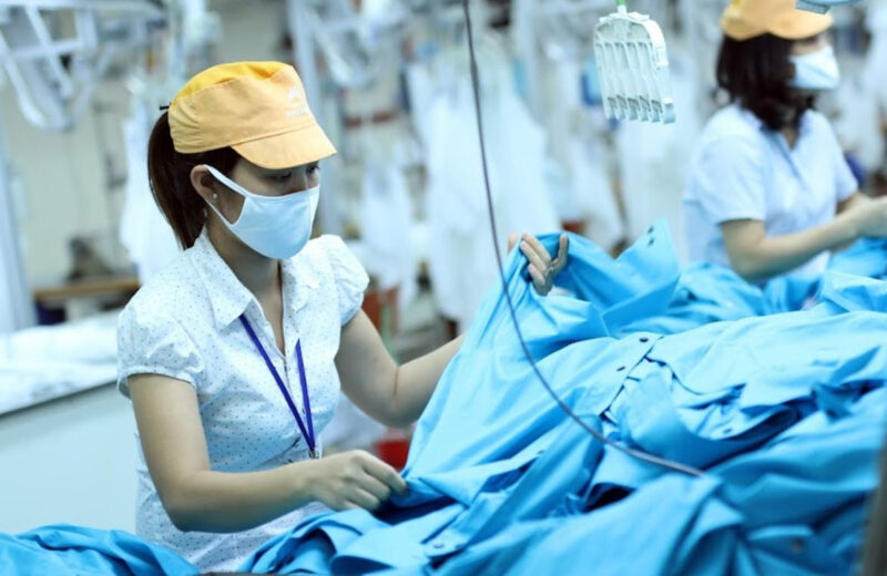 Khái niệm và Vai trò của Nhà máy Sản xuất 11 Cần xem xét nguồn nhân lực ở địa phương giúp tiết kiệm chi phí đào tạo và tuyển dụng