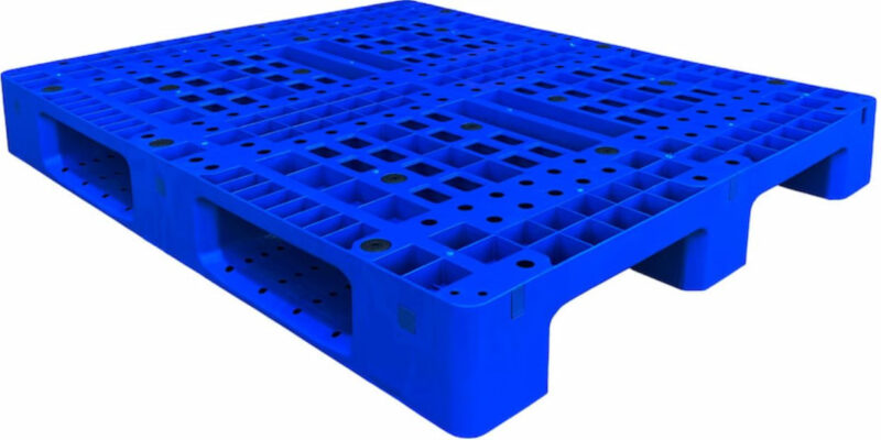 Lợi ích của Pallet trong Vận chuyển Hàng hóa 6 Pallet nhựa có độ bền cao và chịu được tải trọng lớn