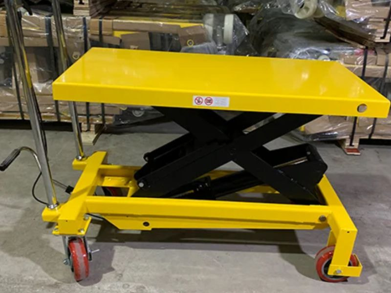 Xe nâng mặt bàn 500kg 6 Cần tuân thủ đúng hướng dẫn để sử dụng xe nâng mặt bàn hiệu quả
