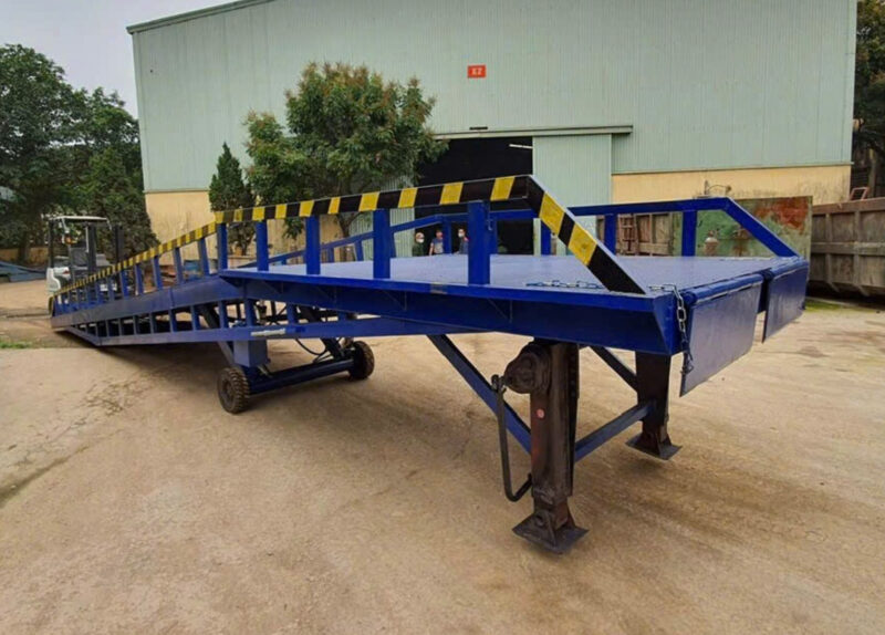 Chân Chống Fuwa và Ứng Dụng Trong Cầu Công 5 Chân chống sử dụng trong cầu dẫn xe nâng, chịu lực tốt, tránh cong vênh