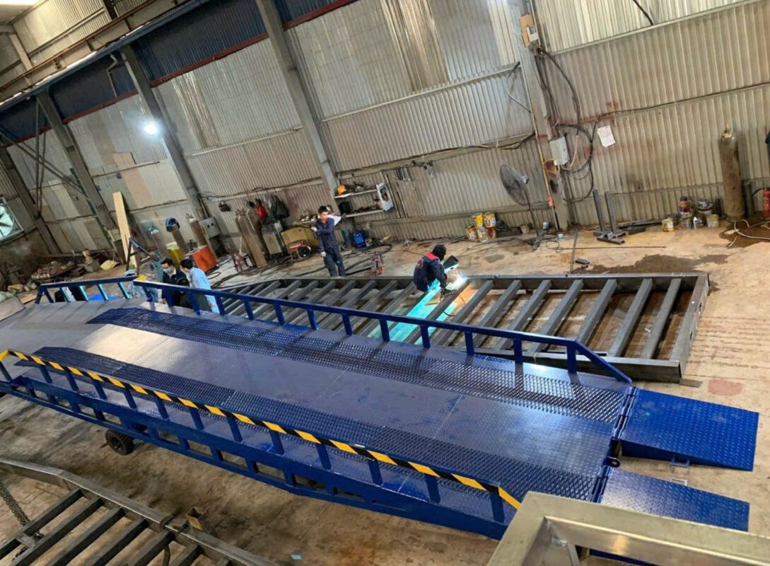 Kinh nghiệm lựa chọn mua cầu dẫn xe nâng