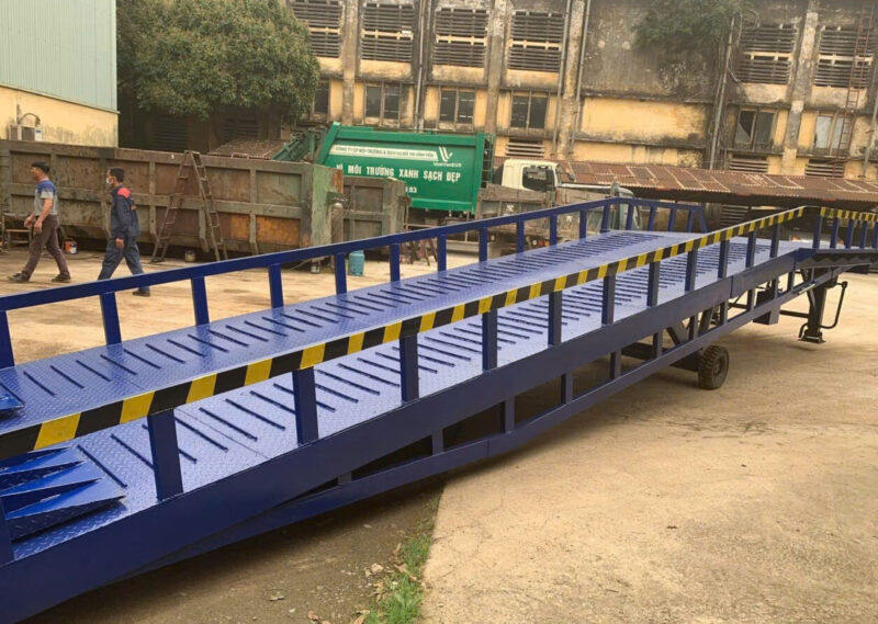 Kinh Nghiệm Lựa Chọn Mua Cầu Dẫn Lên Container 5 Cần chọn kích thước và tải trọng cầu dẫn xe nâng phù hợp với không gian làm việc