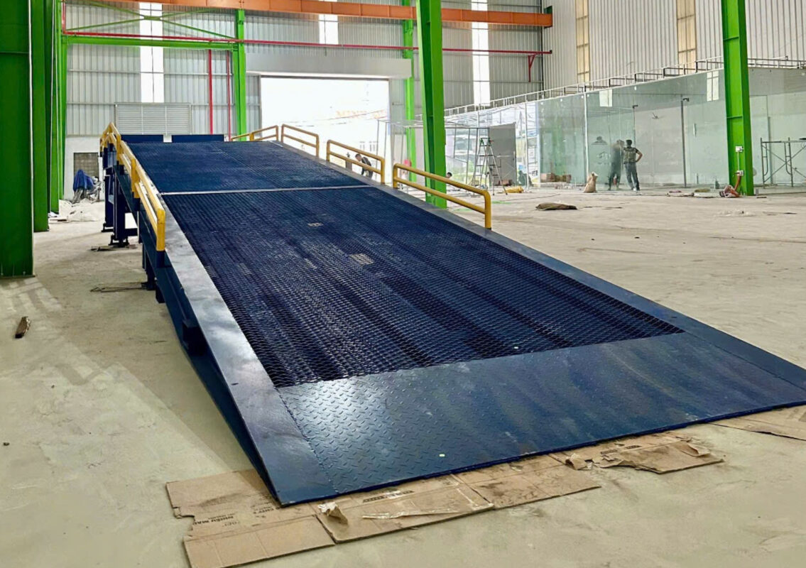 Nên mua cầu dẫn xe nâng cũ hay mới