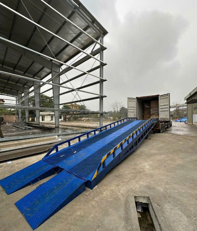 Nên Mua Cầu Dẫn Xe Nâng Cũ Hay Mới? 5 Cầu dẫn xe nâng mới mang lại nhiều lợi thế vượt trội