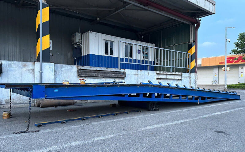Nên Mua Cầu Dẫn Xe Nâng Cũ Hay Mới? 4 Cầu dẫn xe nâng cũ là thiết bị đã qua sử dụng, doanh nghiệp cần cân nhắc khi lựa chọn