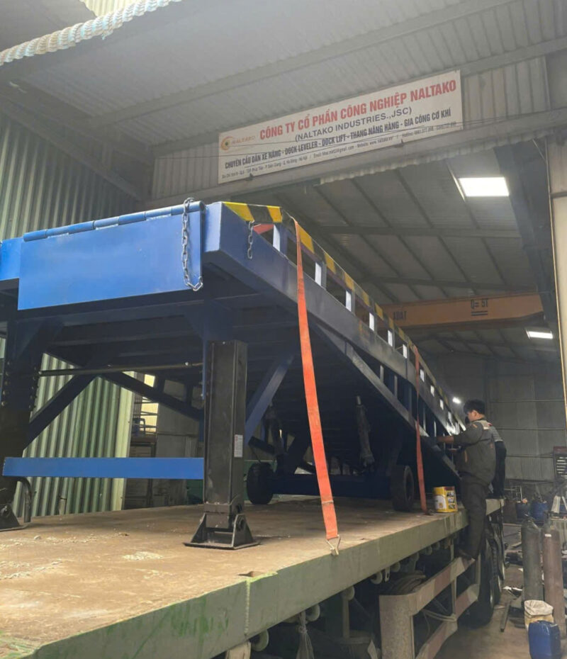 Quy Trình Sản Xuất, Lắp Đặt và Bàn Giao Cầu Lên Container 5 Bàn giao cầu dẫn xe nâng