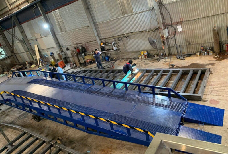 Quy Trình Sản Xuất, Lắp Đặt và Bàn Giao Cầu Lên Container 4 Sản xuất cầu dẫn xe nâng