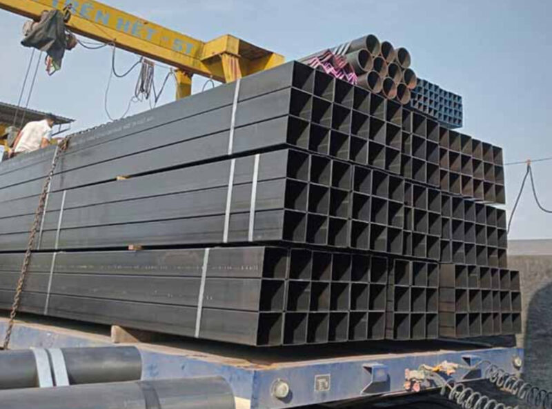 Thép chịu lực và ứng dụng trong sản xuất cầu dẫn xe nâng 5 Thép chịu lực đóng vai trò cốt lõi trong cầu dẫn xe nâng, đảm bảo khả năng chịu tải tốt