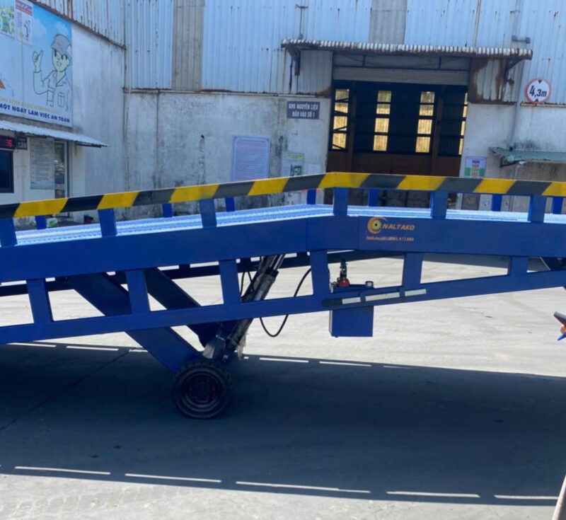 Ưu Điểm Cầu Dẫn Xe Nâng Lên Container 6 Cầu dẫn xe nâng giúp tối đa hóa năng suất, đặc biệt trong các ca làm việc liên tục