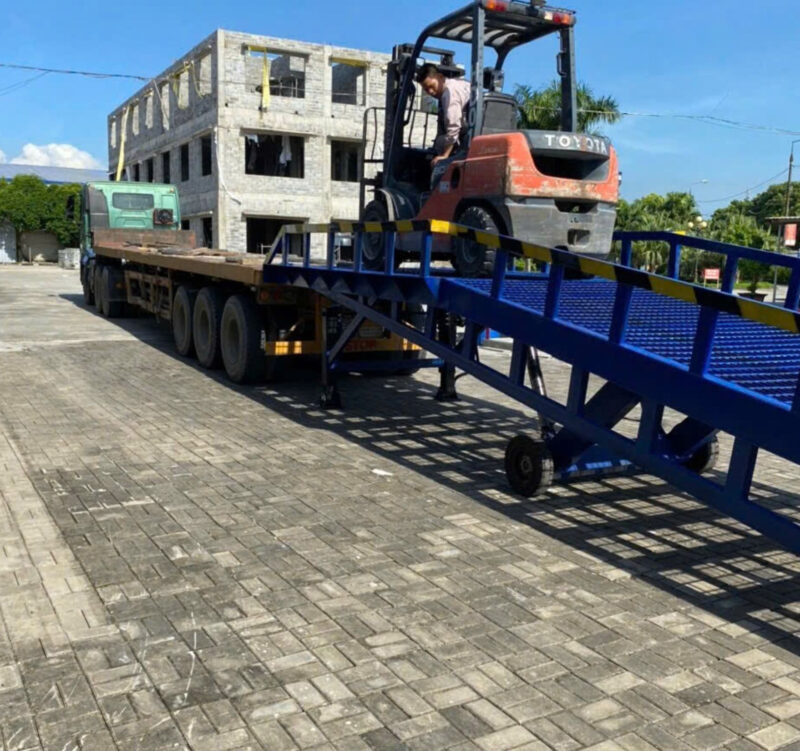 Ưu Điểm Cầu Dẫn Xe Nâng Lên Container