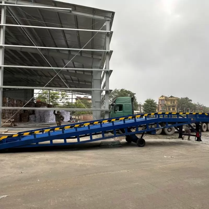 Cầu dẫn xe nâng 6 Cần lắp đặt cầu công đúng kỹ thuật để đảm bảo an toàn khi làm việc